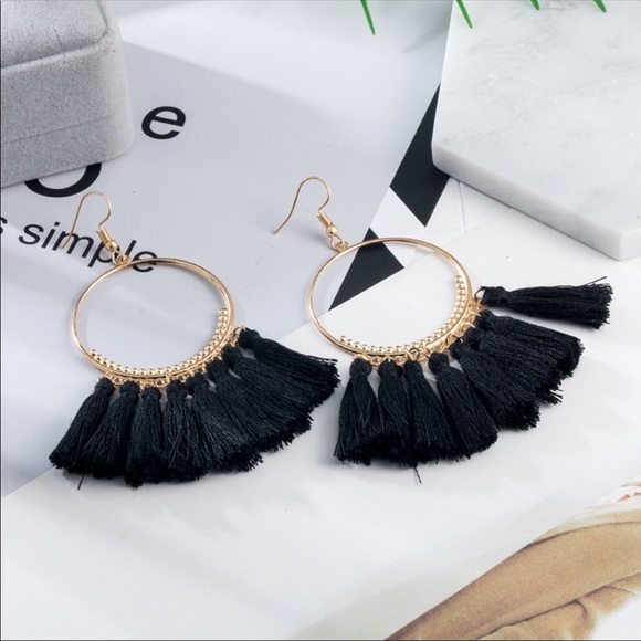 Jewelry - NWT Handmade Round long drop Earrings